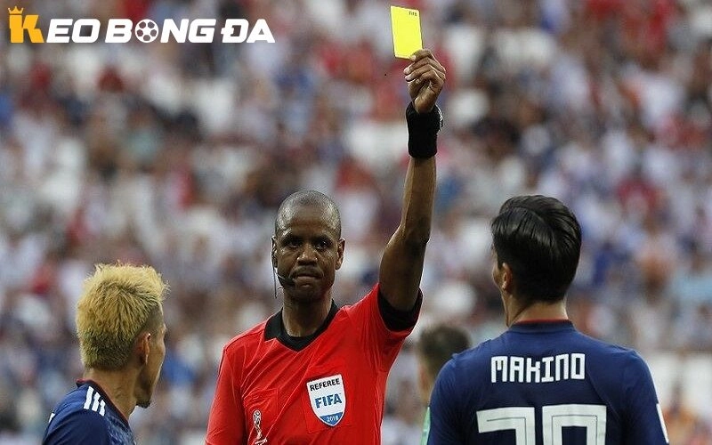 Khi nào trọng tài rút thẻ vàng trong trận đấu? các lỗi phổ biến